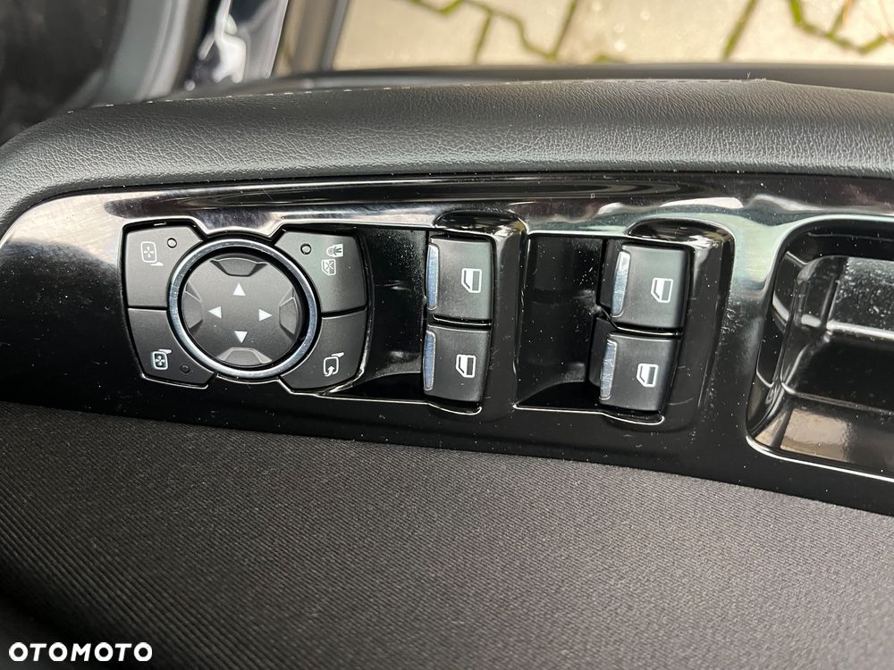 Ford S-Max 1.5 EcoBoost Titanium - 25