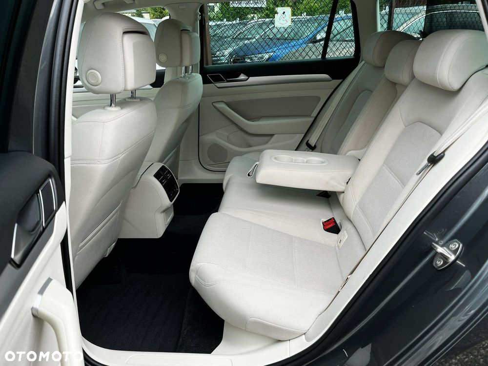 Volkswagen Passat Variant - 37