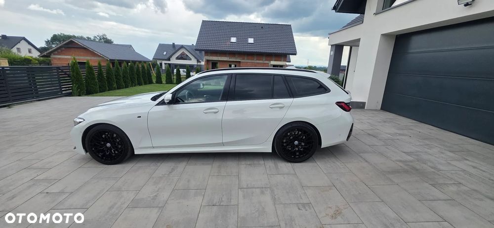 BMW Seria 3 330i M Sport - 9