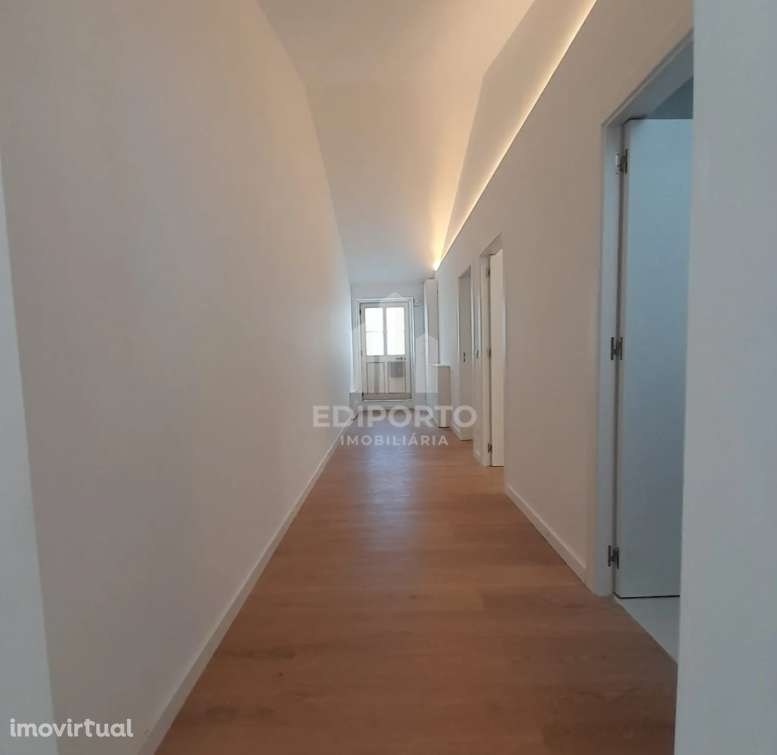 Moradia Térrea T1+1 com Deck e Jardim, perto da Avenida da República e - Grande imagem: 2/10