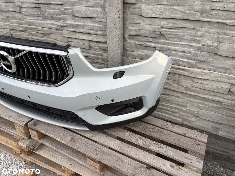 Volvo XC40 2017-  zderzak przedni - 2