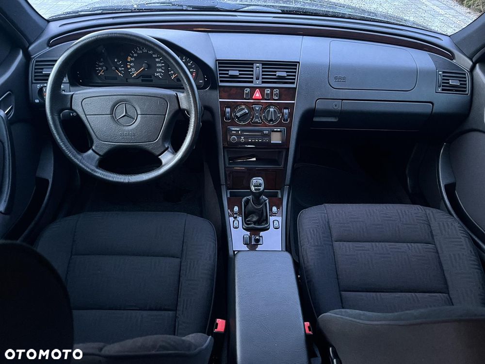 Mercedes-Benz Klasa C 180 Classic - 26