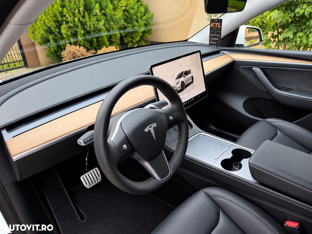 Tesla Model Y Performance Dual Motor AWD - 7