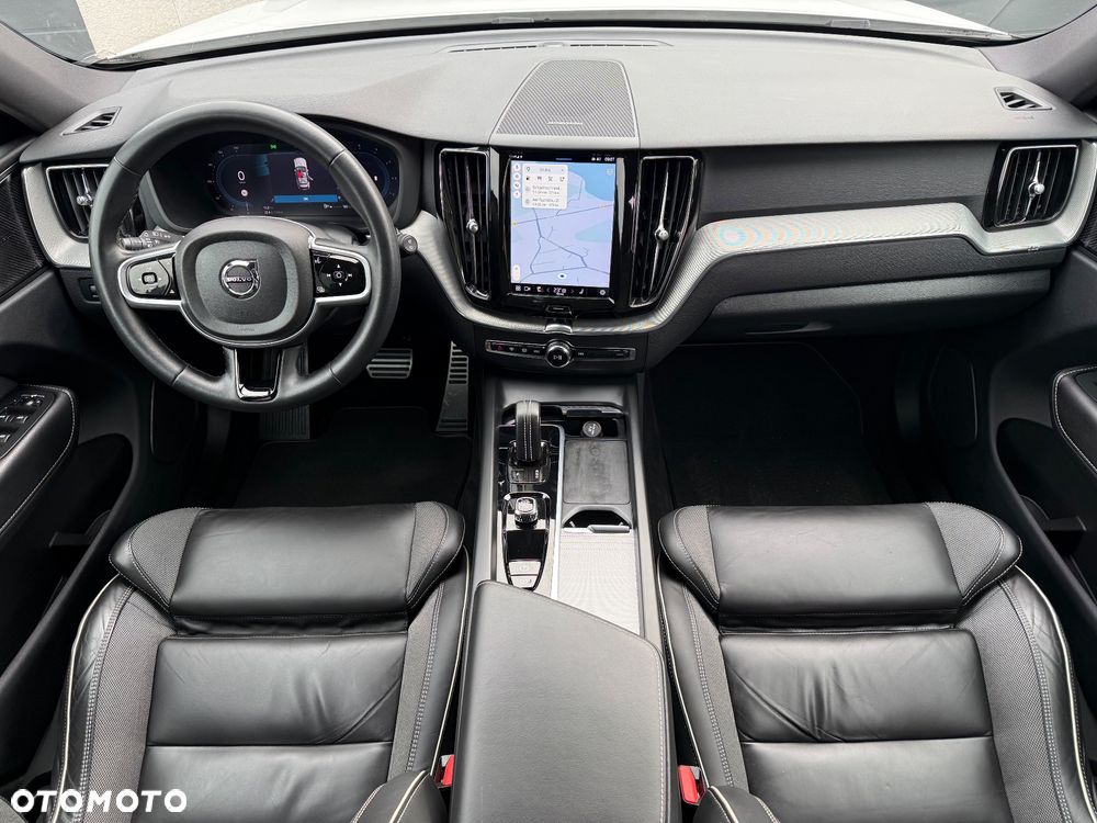 Volvo XC 60 B4 D AWD Plus Dark - 23