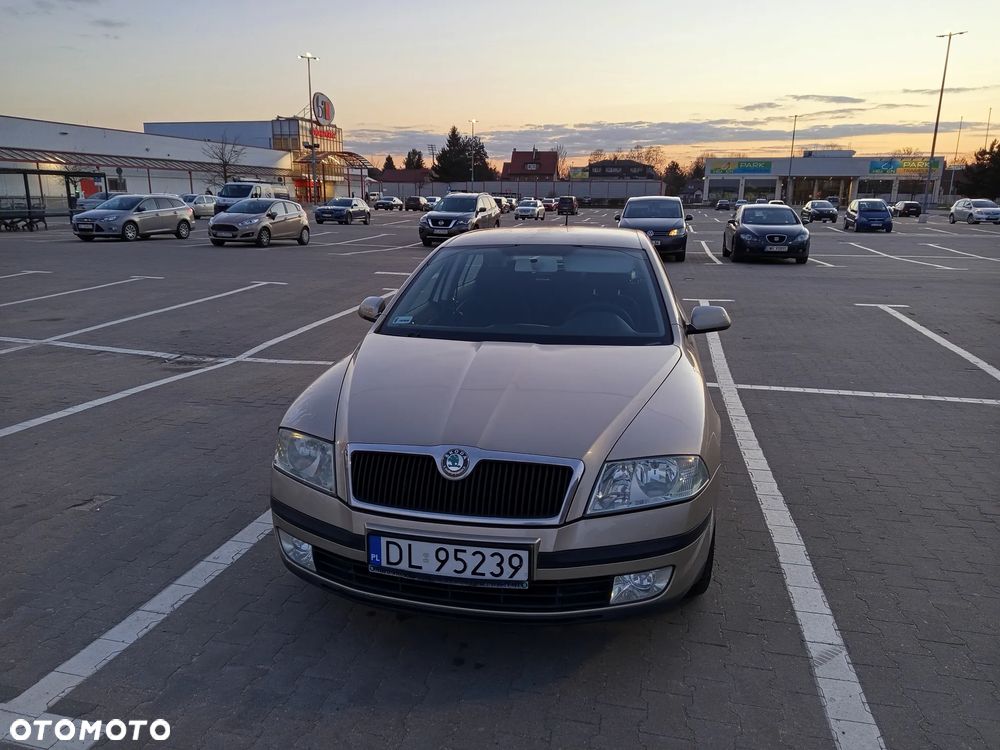 Skoda Octavia 1.6 FSI Ambiente - 6
