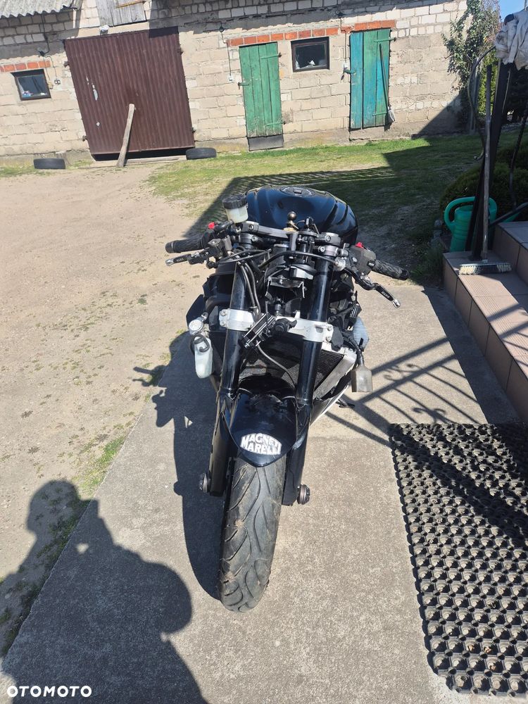Suzuki GSX-R - 1