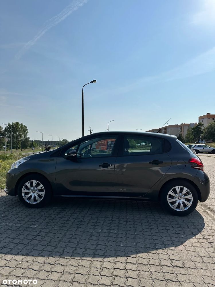 Peugeot 208 - 5