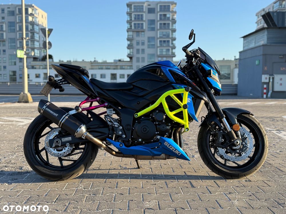 Suzuki GSX - 2