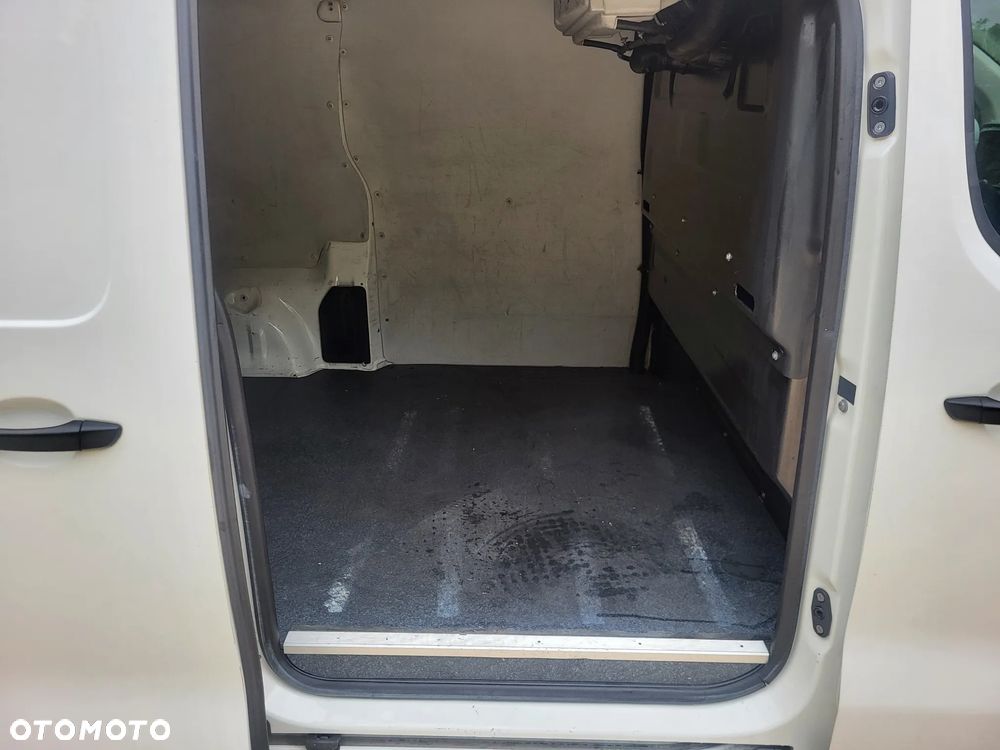 Opel Vivaro - 32