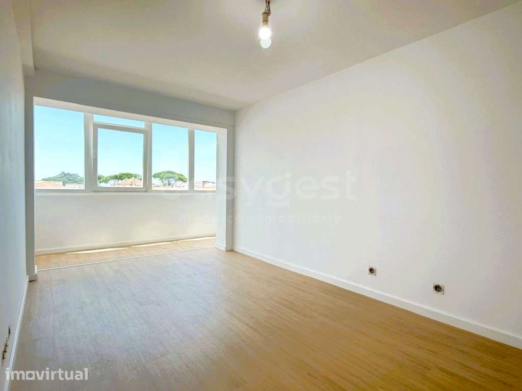 Apartamento T2 (T1+1) Totalmente Remodelado em Santana, Sesimbra - Grande imagem: 2/19