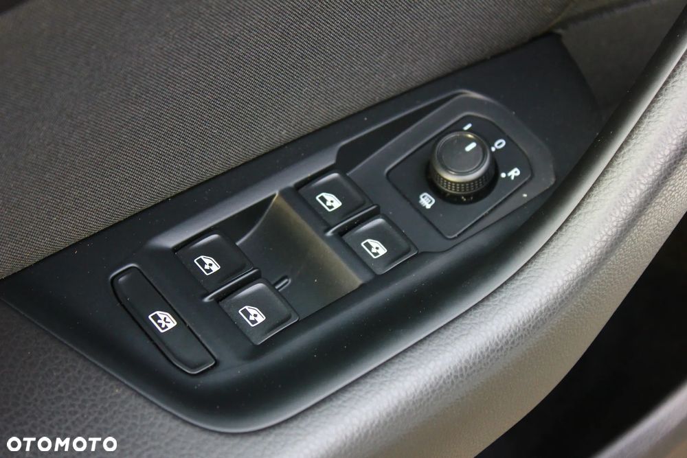 Volkswagen Passat 2.0 TDI SCR DSG Business - 32