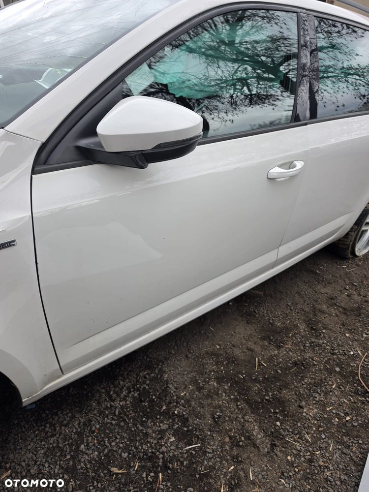 Drzwi  lewy przód  skoda  octavia  III  lift  w  kolorze  LF9E - 1