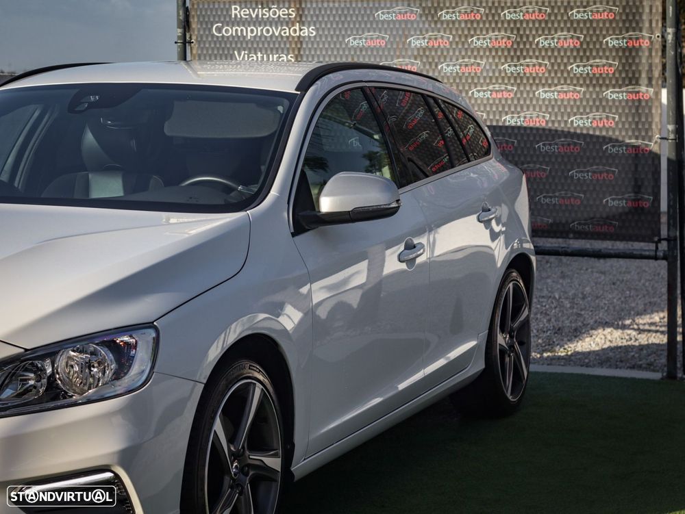 Volvo V60 2.0 D2 R-Design - 3