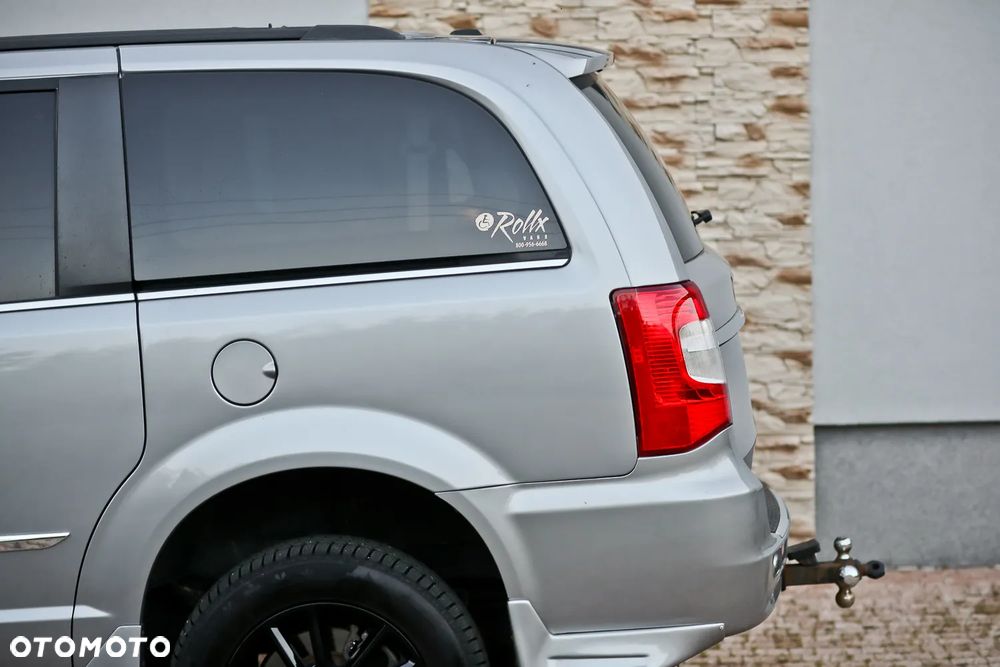 Chrysler Town & Country 3.6 Limited - 35