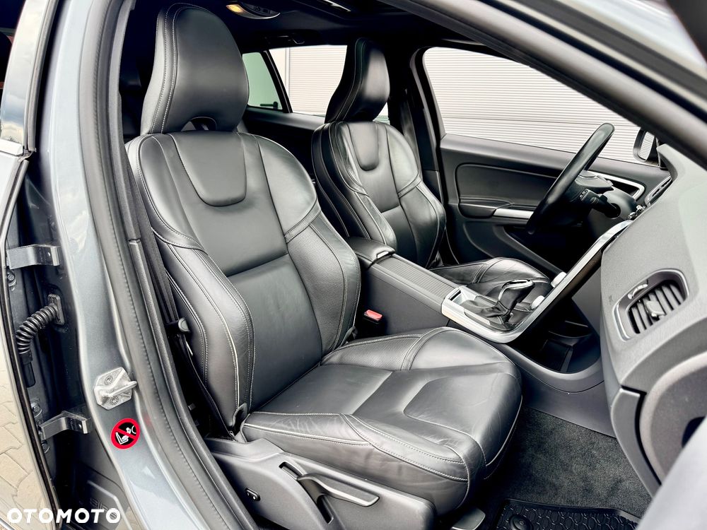 Volvo V60 D4 Geartronic R-Design - 29