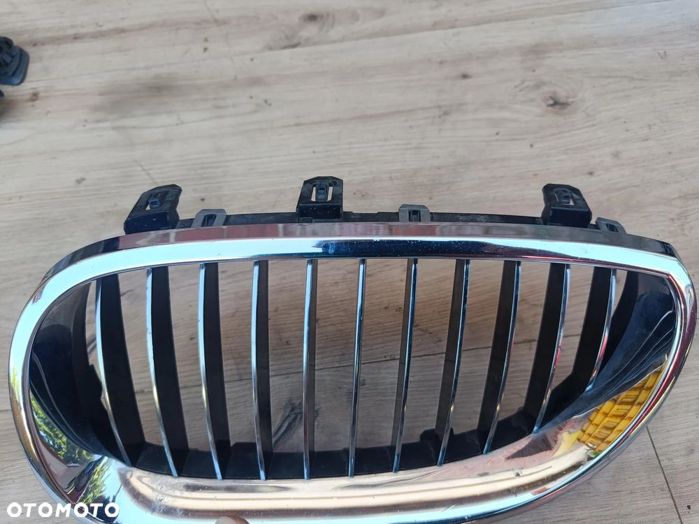 BMW E60 E61 NERKA ZDERZAKA MASKI CHROM LEWA ATRAPA GRIL ORYGINAŁ 7065701 - 2
