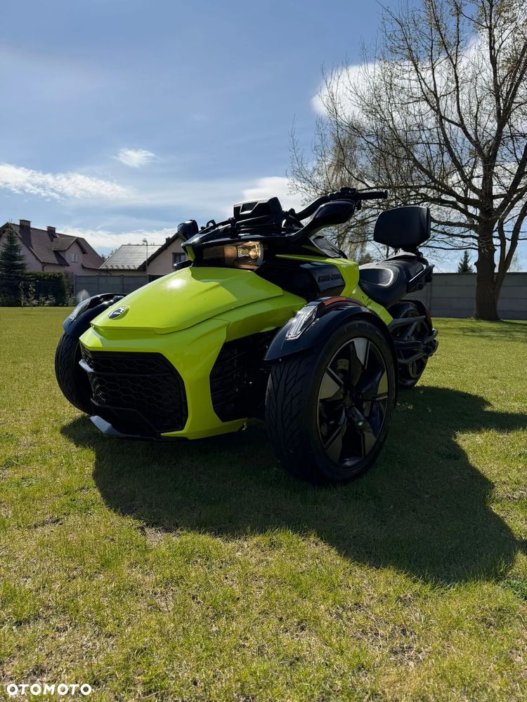Can-Am Spyder - 12