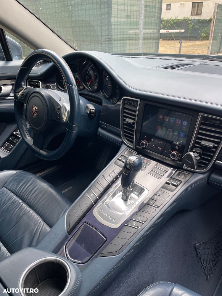 Porsche Panamera - 4