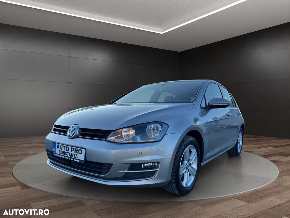 Volkswagen Golf - 1