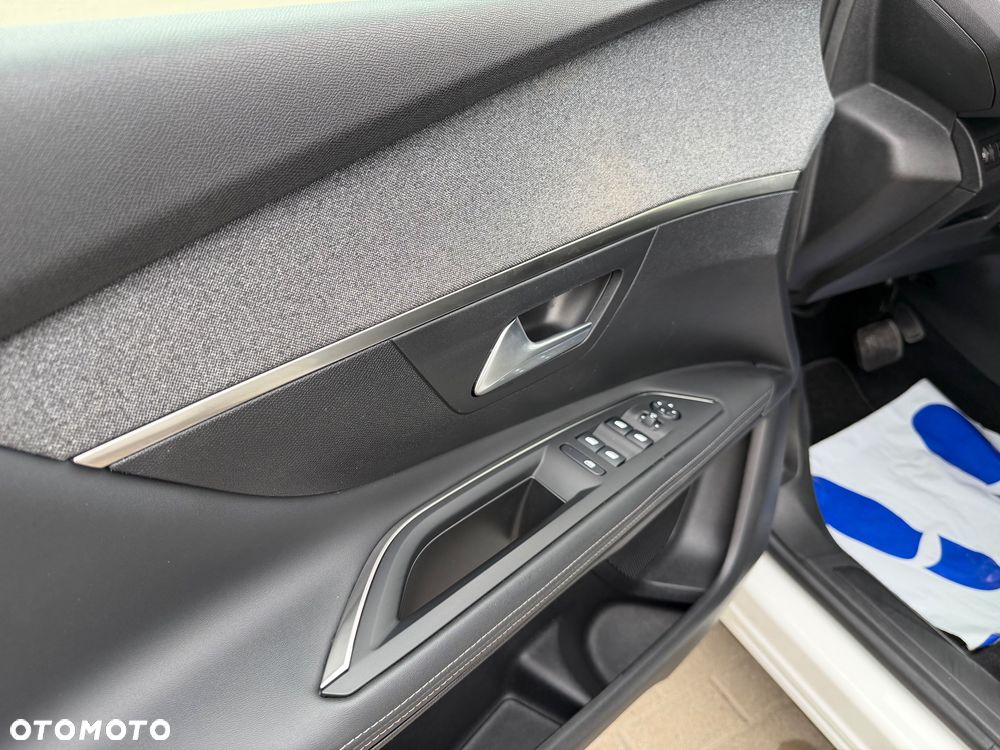 Peugeot 3008 PureTech 130 Stop & Start EAT6 Allure - 19