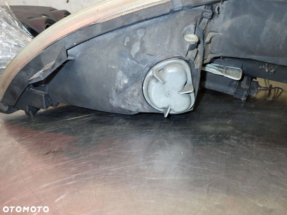 LAMPA PRAWA PRZEDNIA MITSUBISHI COLT CZ3 1.3 MR957354     0301208202 - 7