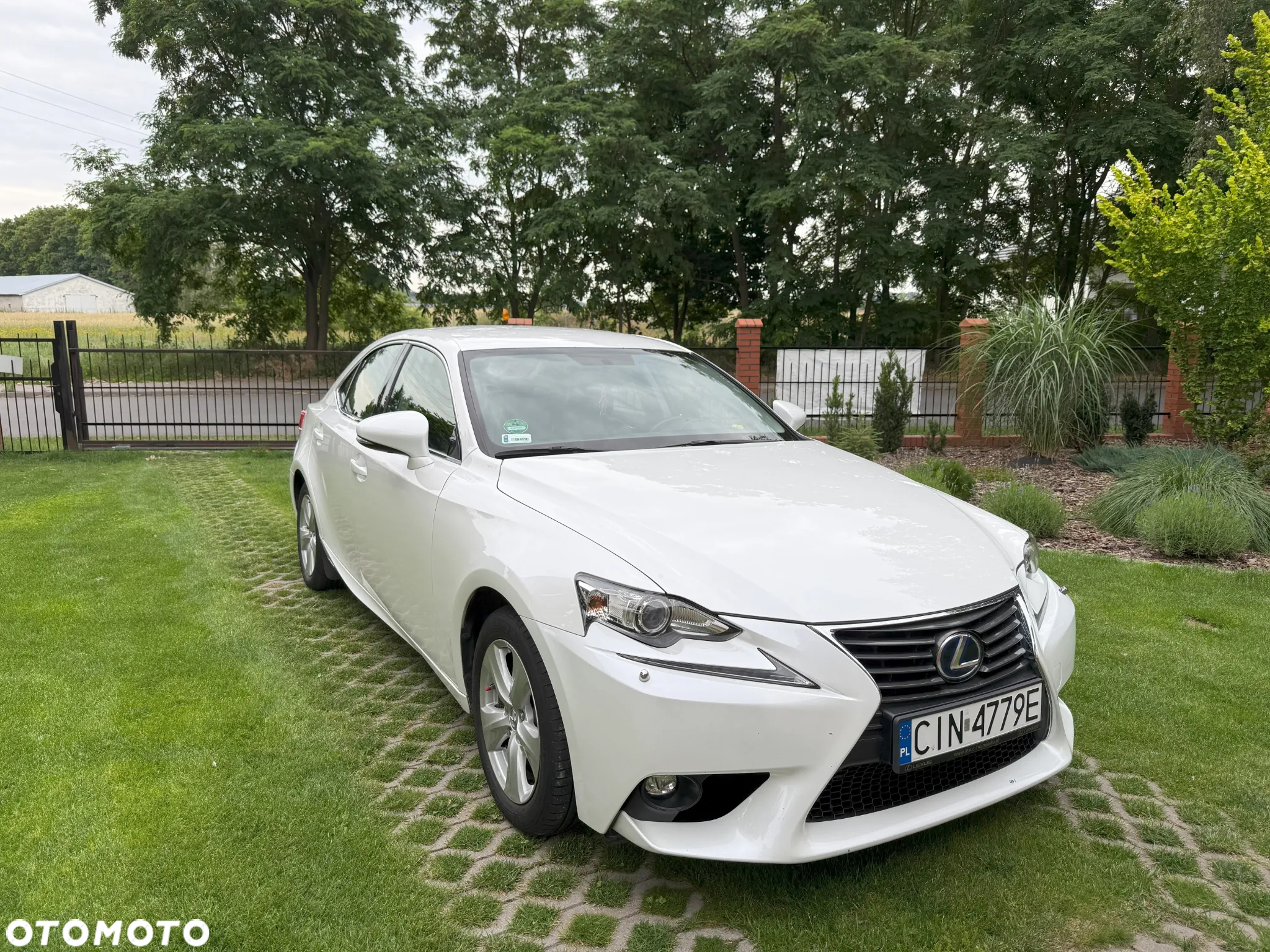 Lexus IS 300h Elite - 9