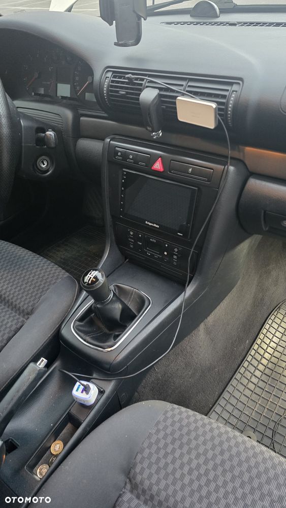 Audi A4 Limousine - 1