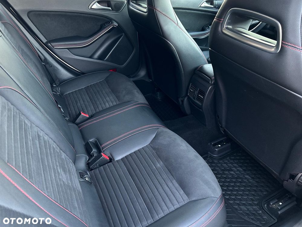 Mercedes-Benz CLA 180 7G-DCT AMG Line - 7