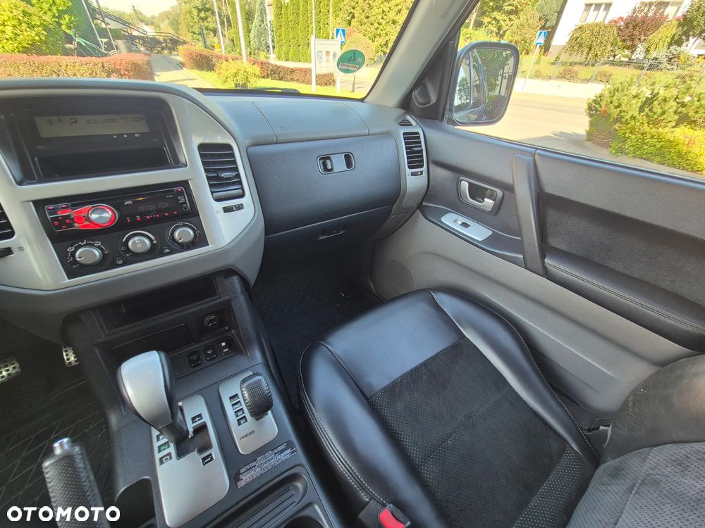 Mitsubishi Pajero - 23