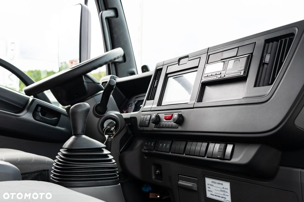 Isuzu Truck M30 3.0 skrzynia i żuraw HDS FASSI - 27