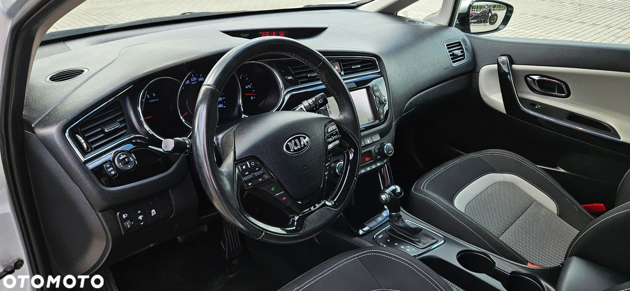 Kia Ceed 1.6 CRDi 136 DCT ISG SW Platinum Edition - 11
