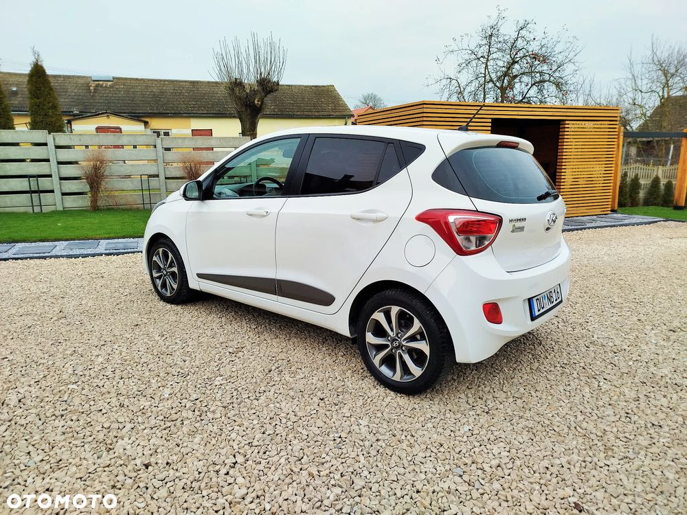 Hyundai i10 1.0 Fifa World Cup Edition - 21