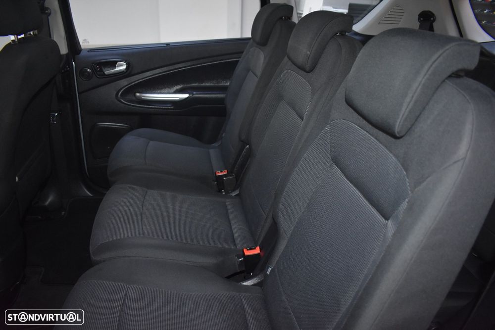 Ford S-Max 2.0 TDCi Trend 7L - 44