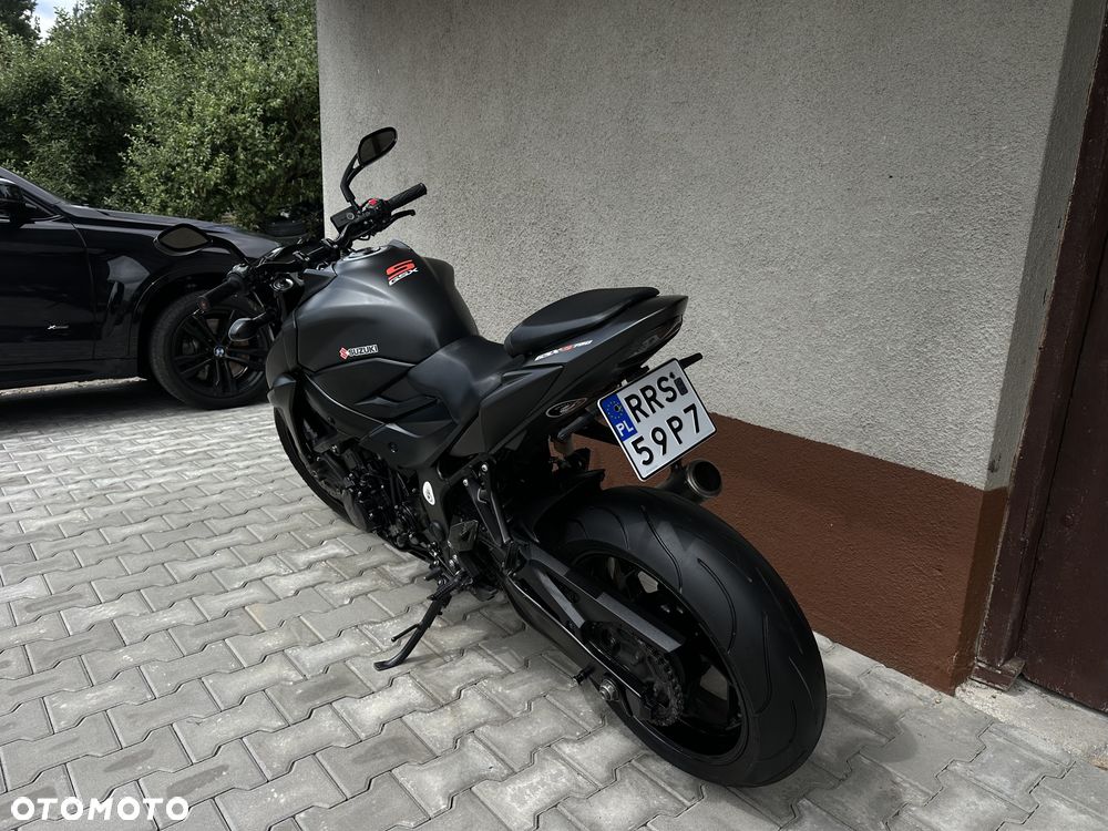 Suzuki GSX - 8