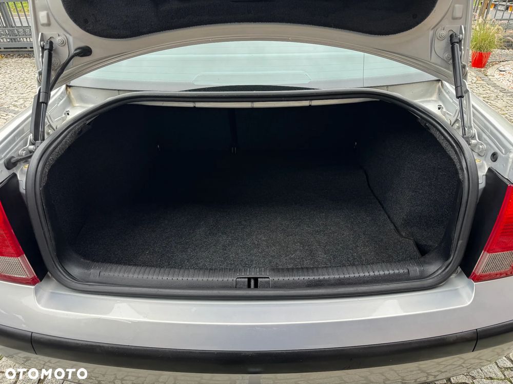 Volkswagen Passat 1.8 Comfortline - 29