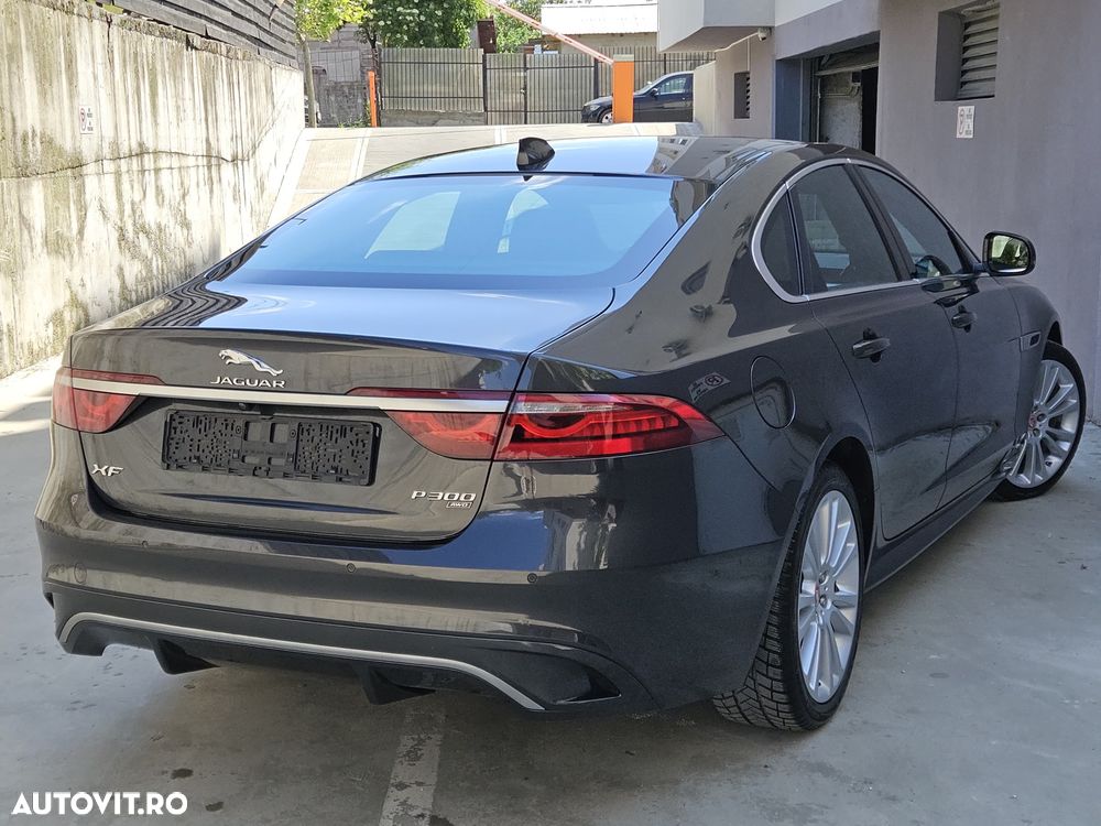 Jaguar XF P300 AWD R-Dynamic S - 22