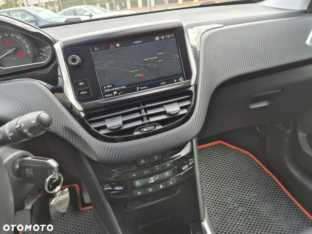 Peugeot 2008 1.5 BlueHDi Style - 19