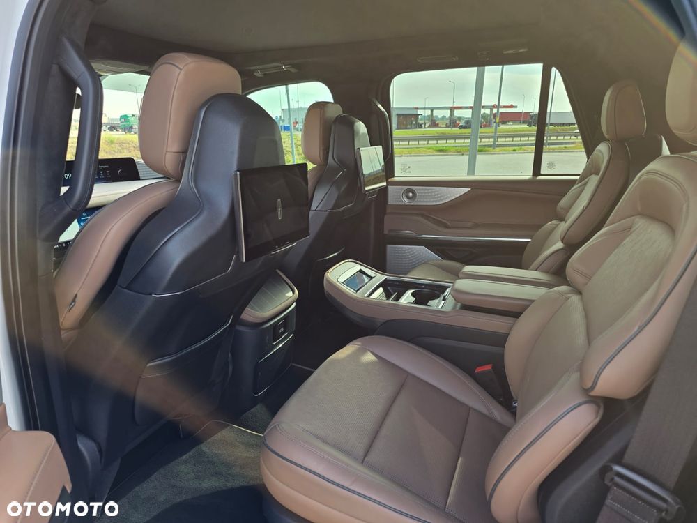 Lincoln Navigator - 12
