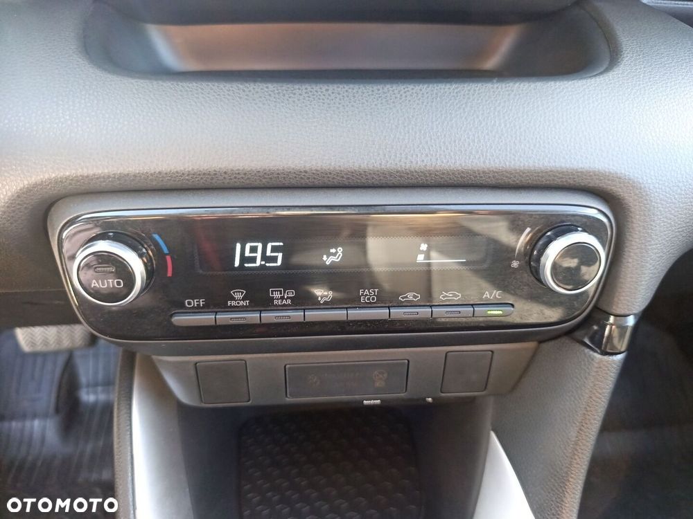 Toyota Yaris - 32