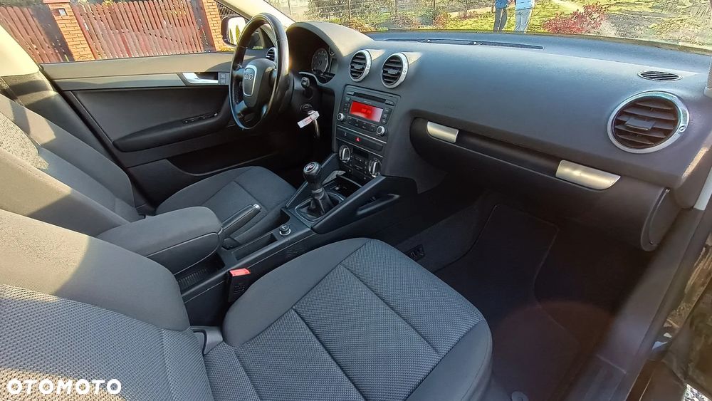 Audi A3 Sportback 1.6 Ambiente - 16