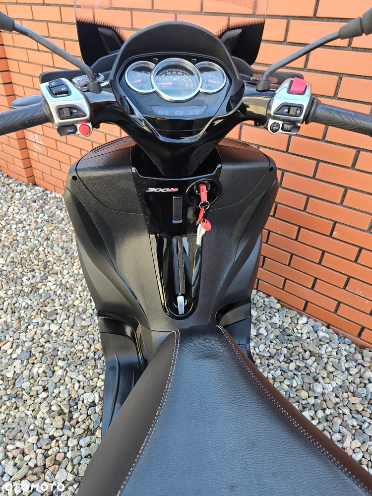 Piaggio MP-3 - 16