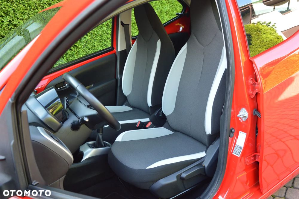 Toyota Aygo x-play touch - 10