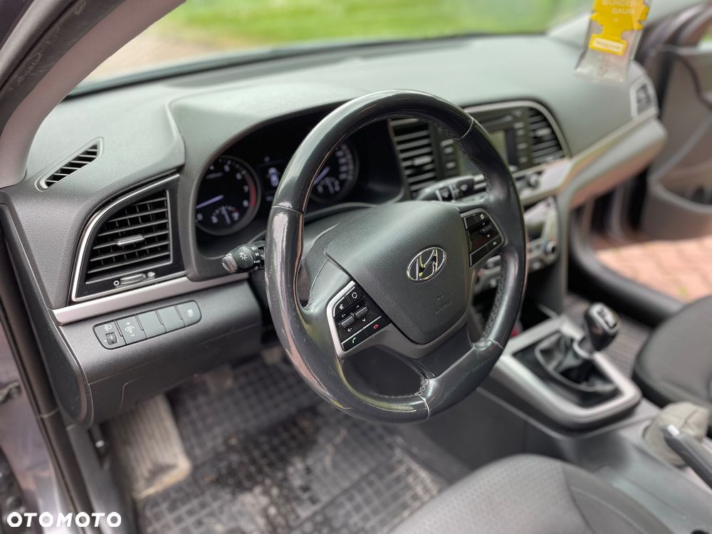 Hyundai Elantra 1.6 Classic Plus - 9