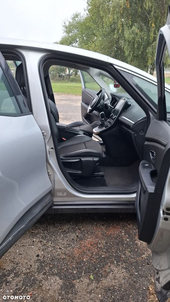 Renault Grand Scenic - 25