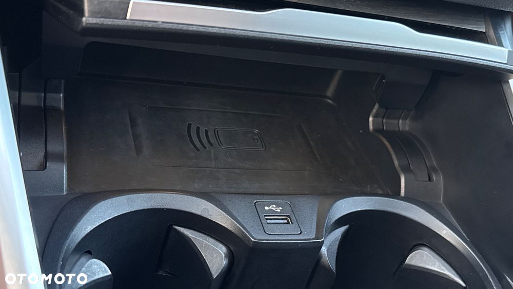 BMW Seria 3 330e M Sport - 22