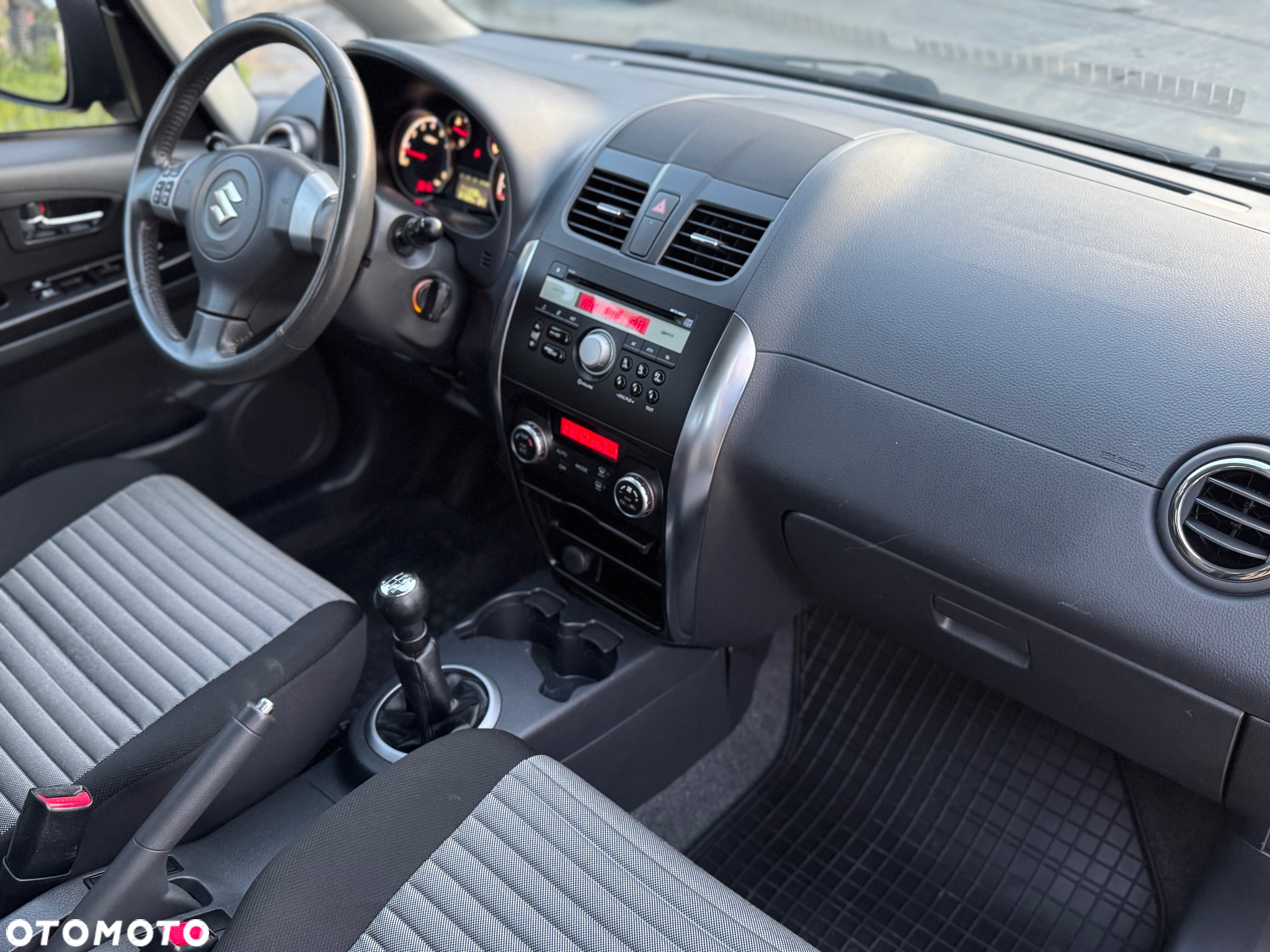 Suzuki SX4 1.6 Comfort Plus - 17