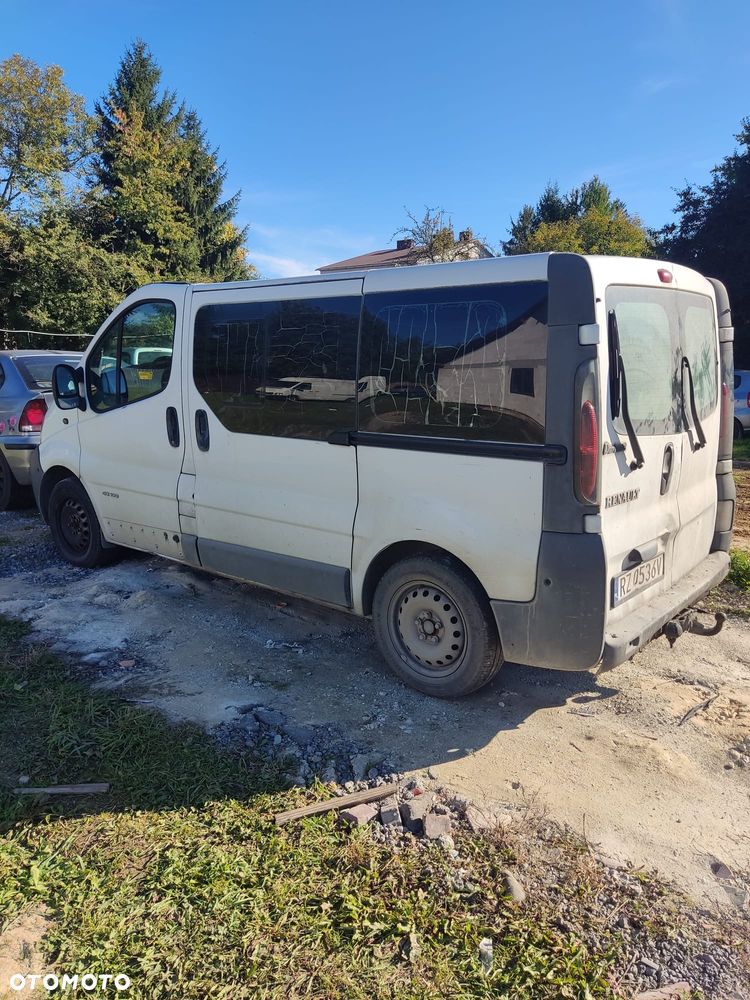 Renault Trafic Passenger - 2