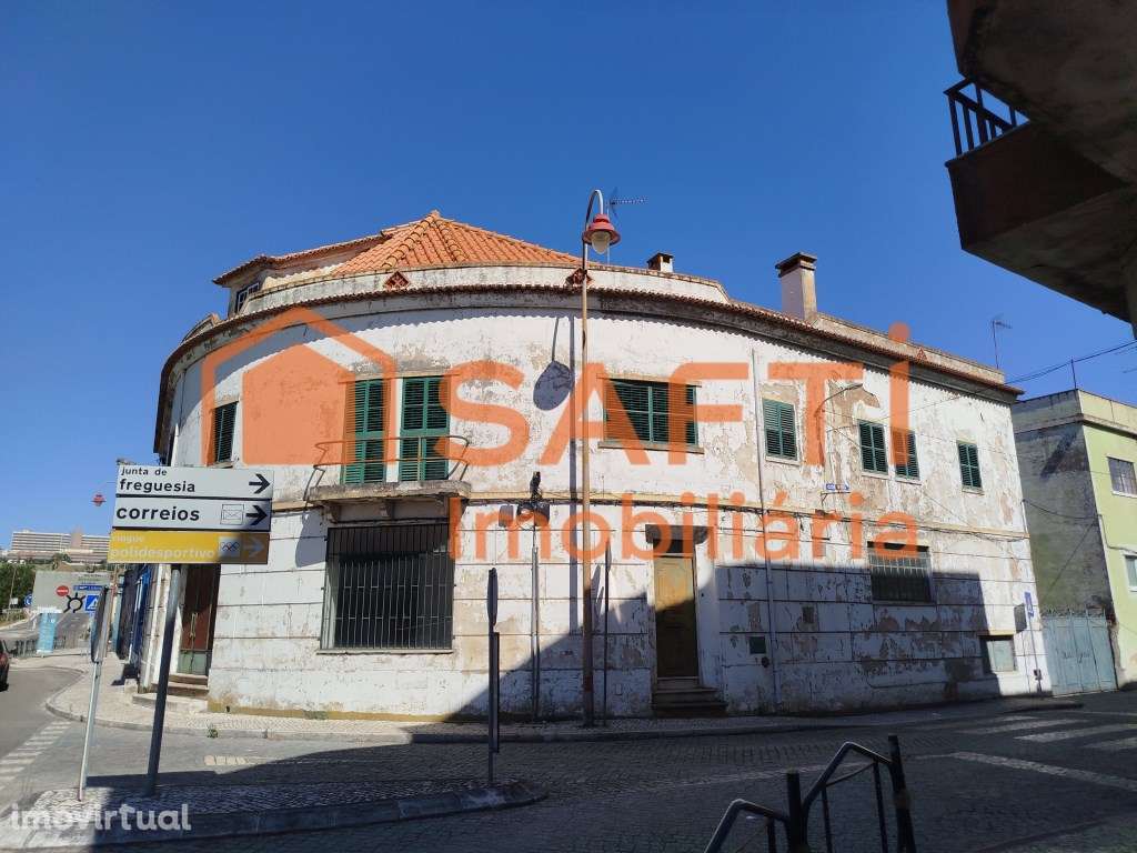 Edifício Com Habitações, Comércio e Armazém Para Recuperar - Grande imagem: 3/60