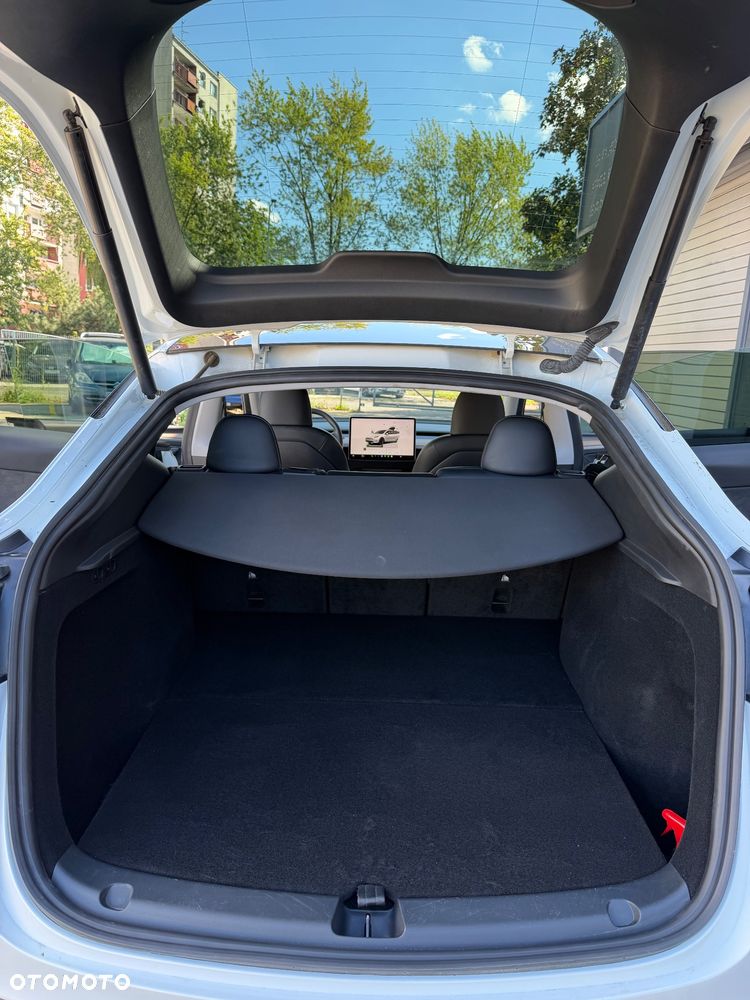 Tesla Model Y Performance AWD - 13
