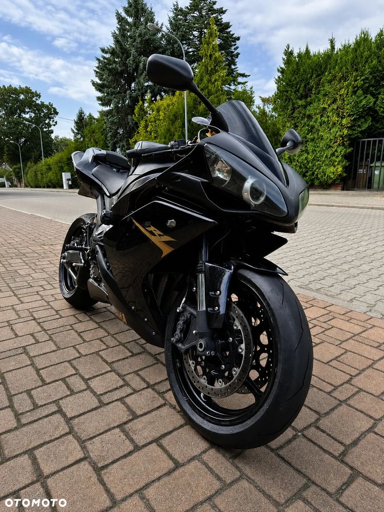 Yamaha R1 - 3